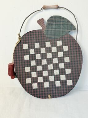 Ohio Wholesale Primitive Apple Wall hanging Plaid Checkers Game